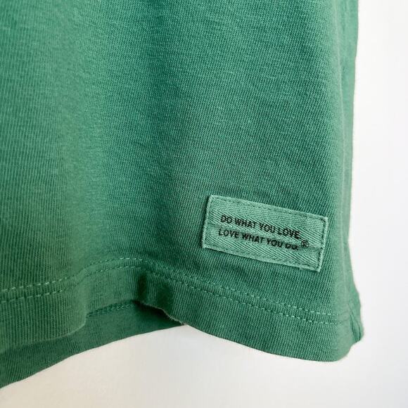 Life is Good Crusher Tee Classic Fit Womens Medium Mountain Climb Hiking Green - Picture 3 of 10